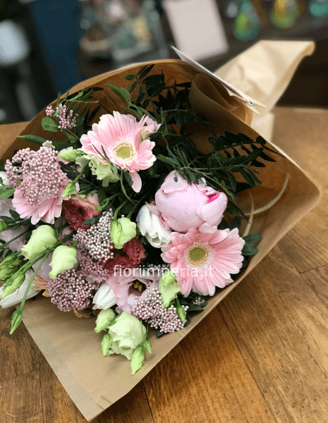 Bouquet di fiori con Calle » Fiori a Imperia, invio e consegna fiori e  piante a Imperia.